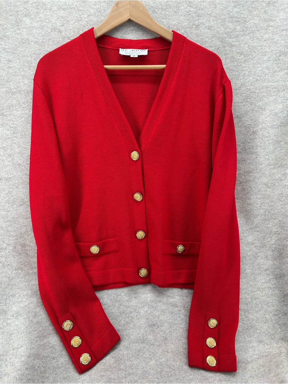 St John vintage Knit Cardigan sweater red sz 14 old money gold buttons crest